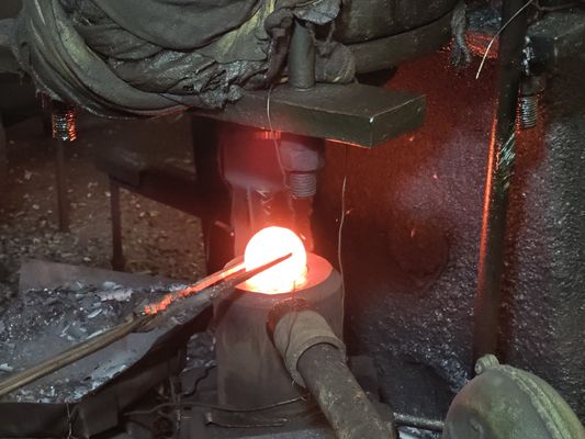 Gute Qualität Guter Preis Hohe Härte Fabrik Hochchrom-Guss-Zementmühlen-Mahlkugeln